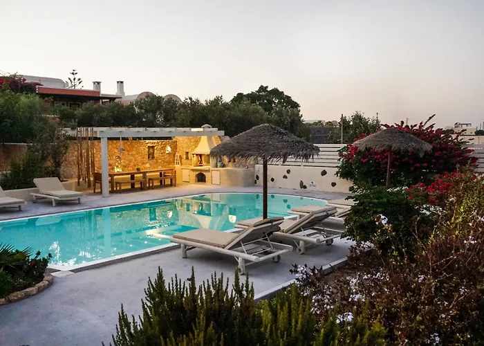 בית נופש Theros Santorini Kamári