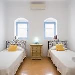 Semesterbostad Theros Santorini *