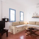 Theros Santorini Semesterbostad Kamári