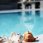 Nyaraló Theros Santorini Kamári