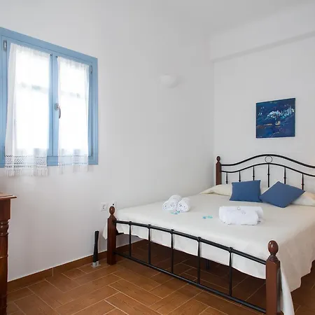 Theros Santorini Casa de Férias Kamári